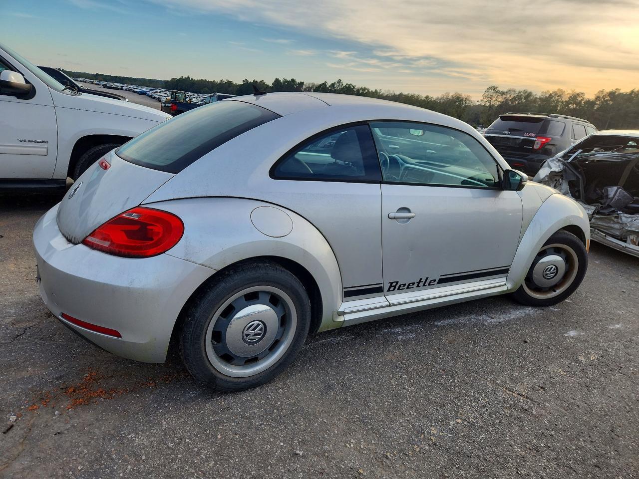 2012 VOLKSWAGEN Beetle