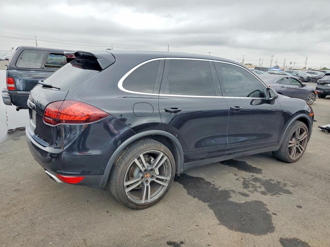 2013 PORSCHE CAYENNE