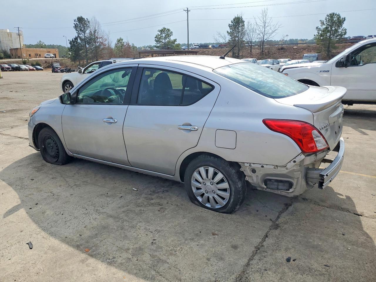 2019 NISSAN VERSA