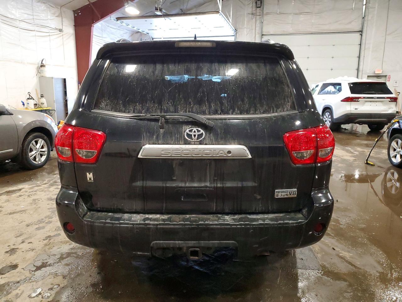 2015 TOYOTA Sequoia