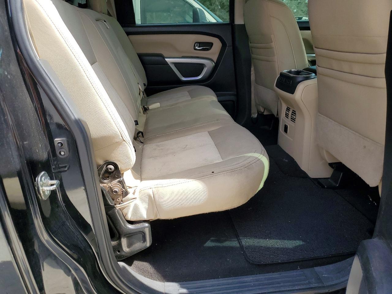 2017 NISSAN Titan