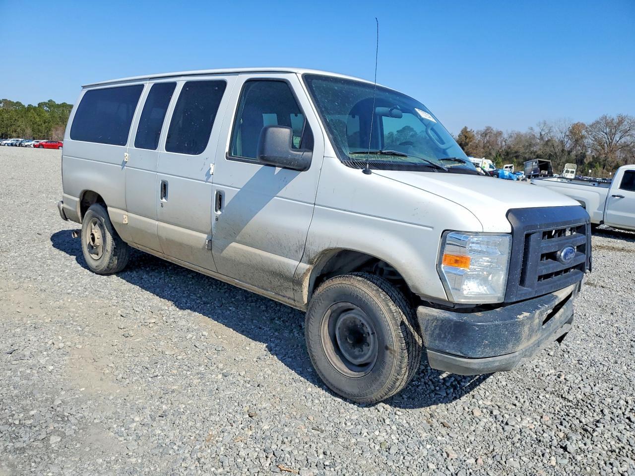 2009 FORD Econoline E350
