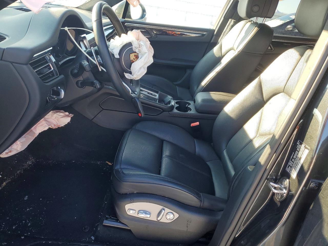 2024 PORSCHE Macan