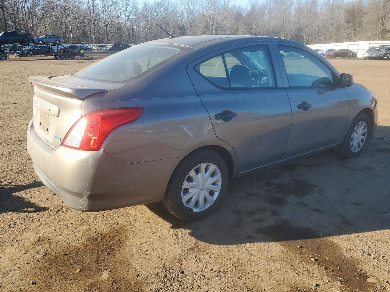 2015 NISSAN VERSA
