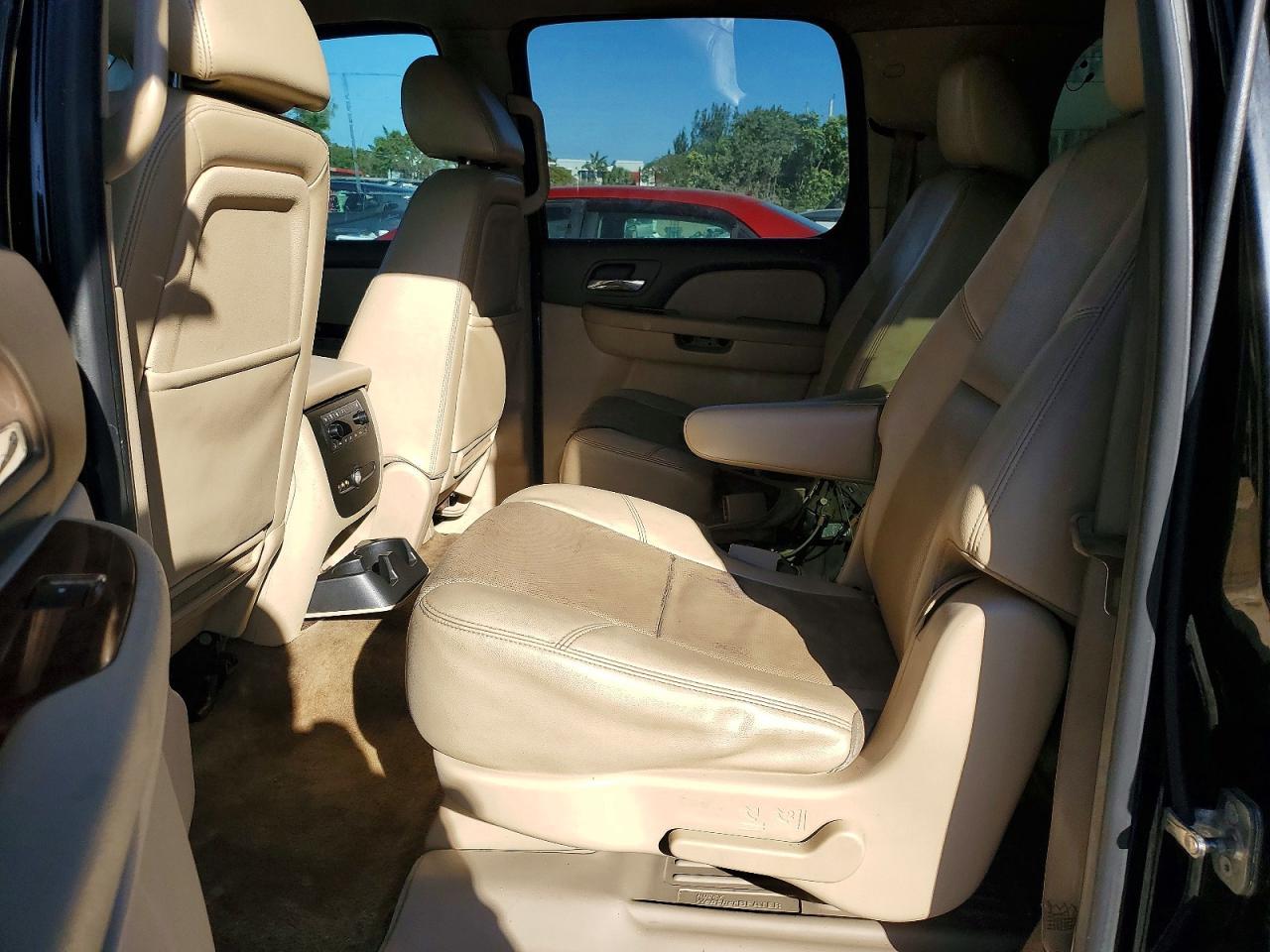 2013 CHEVROLET Suburban