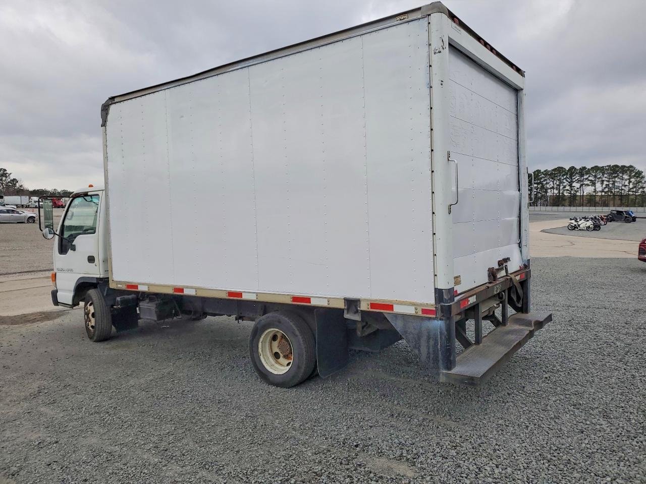2004 ISUZU NPR