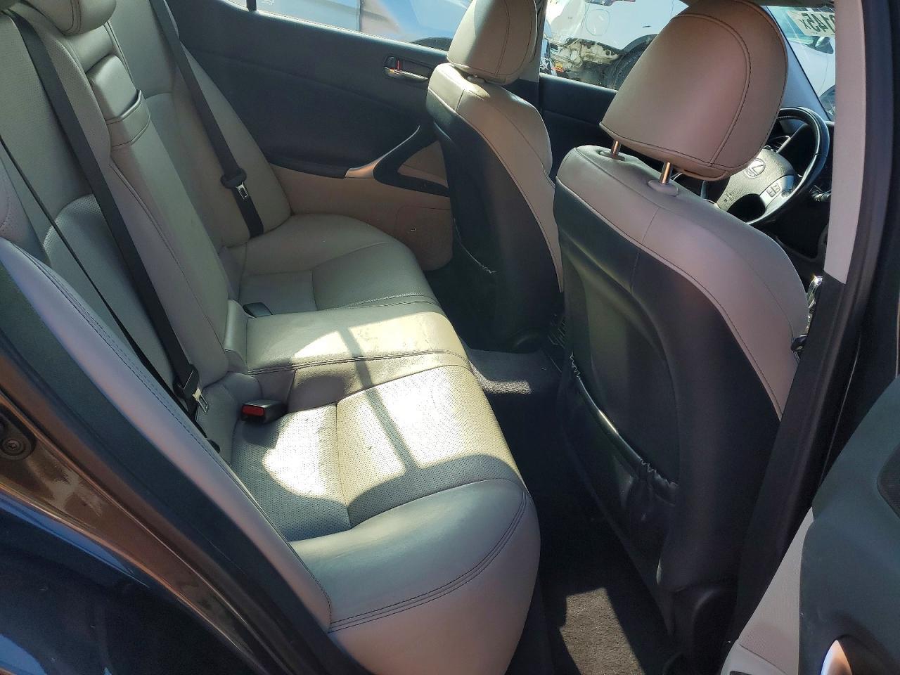 2011 LEXUS IS 250