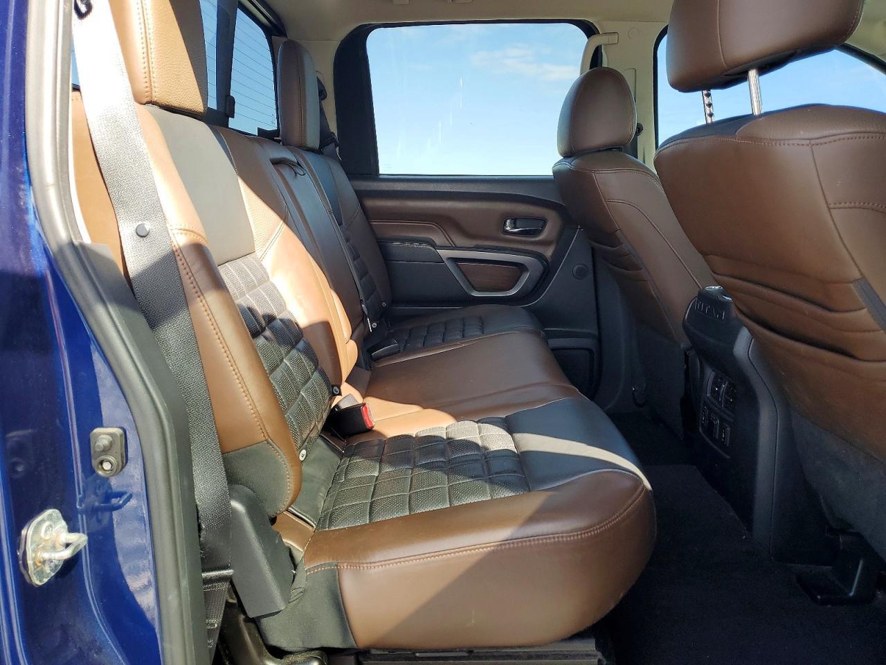 2016 NISSAN Titan