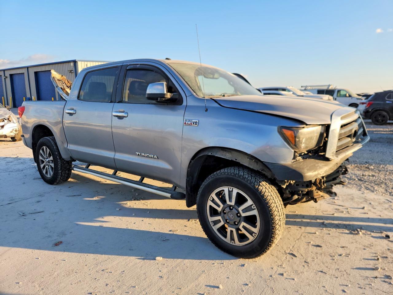 2011 TOYOTA TUNDRA