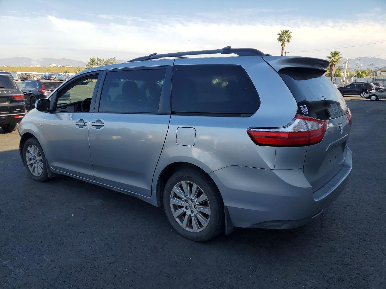 2017 TOYOTA SIENNA