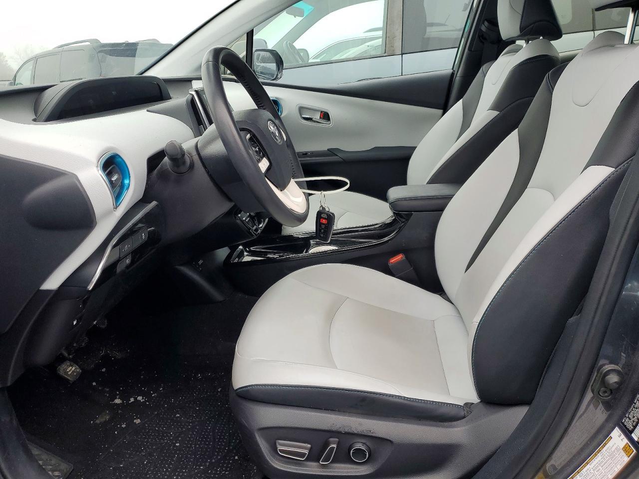 2017 TOYOTA Prius Prime