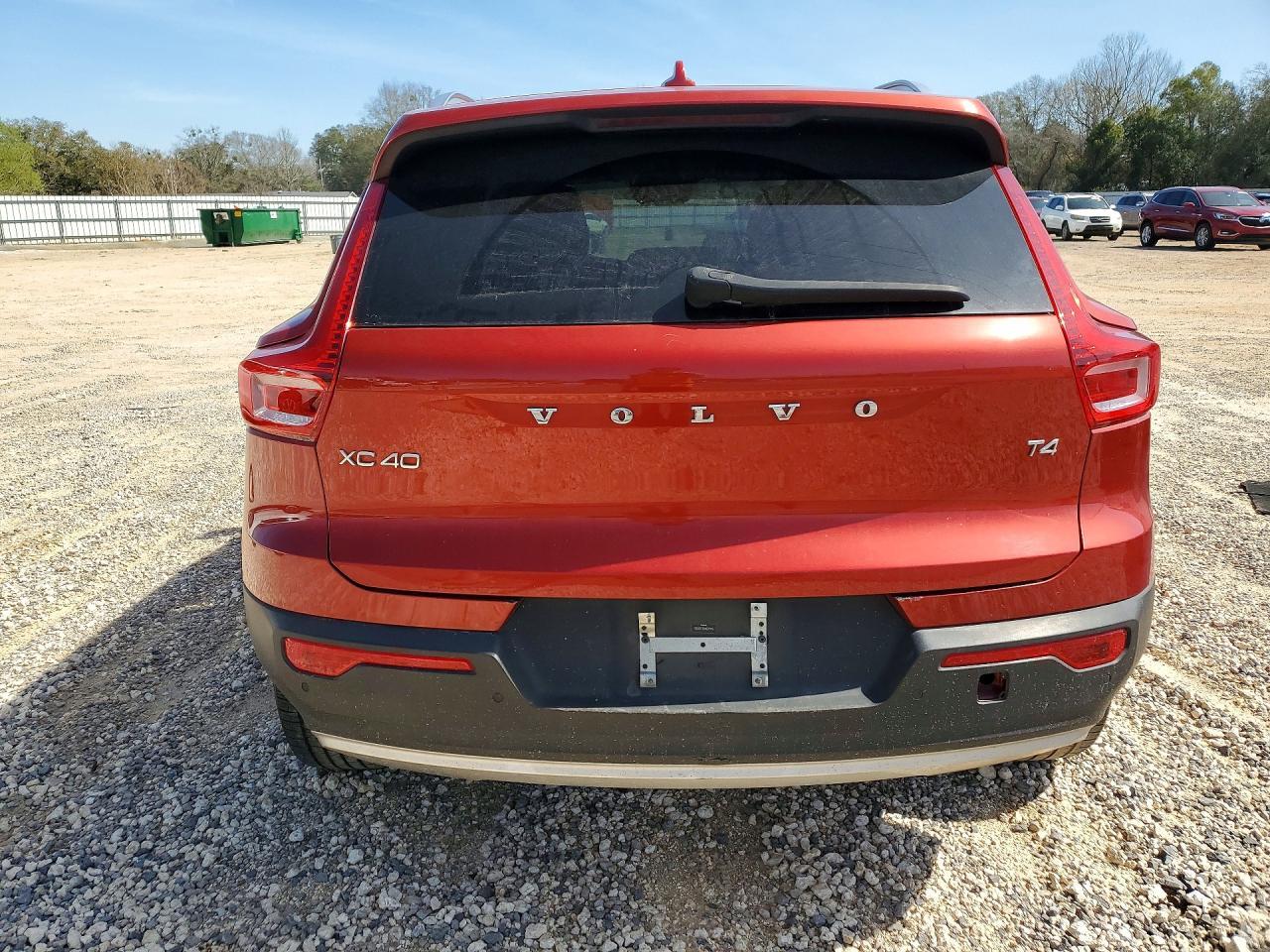 2020 VOLVO XC40