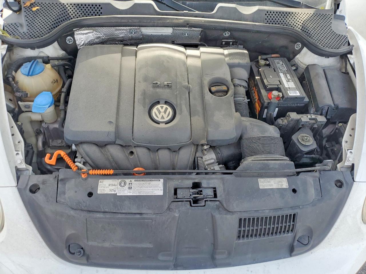 2013 VOLKSWAGEN Beetle