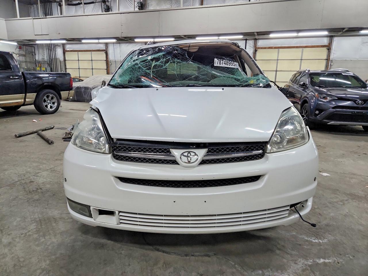 2004 TOYOTA SIENNA
