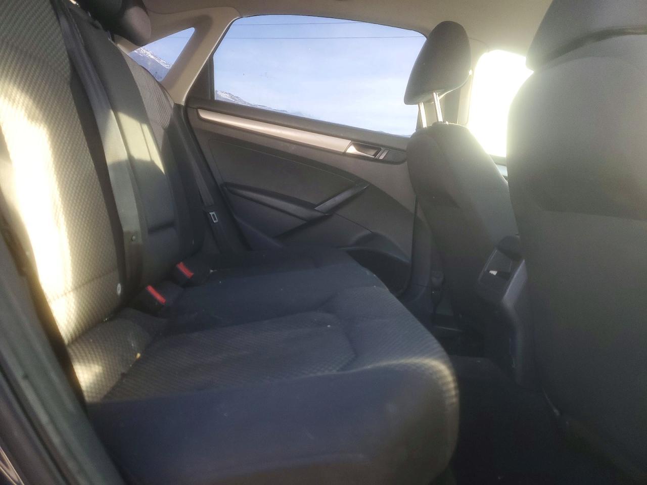 2012 VOLKSWAGEN Passat