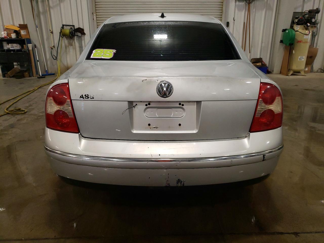 2004 VOLKSWAGEN Passat