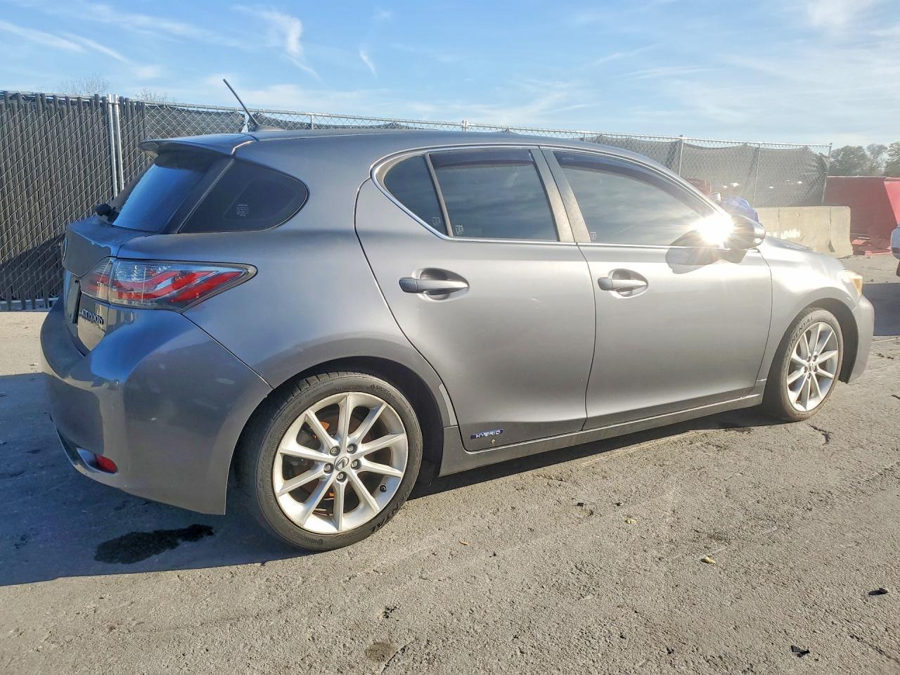 2013 LEXUS CT 200H