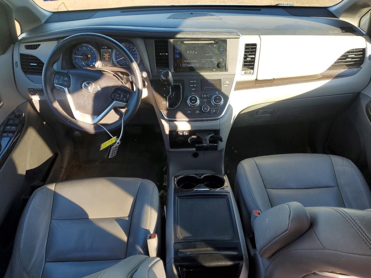 2017 TOYOTA SIENNA