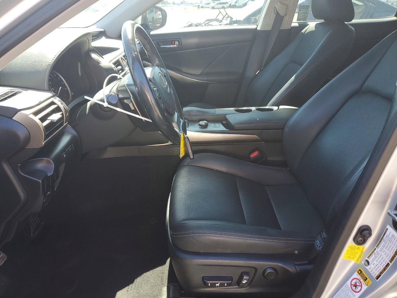 2016 LEXUS IS 200t