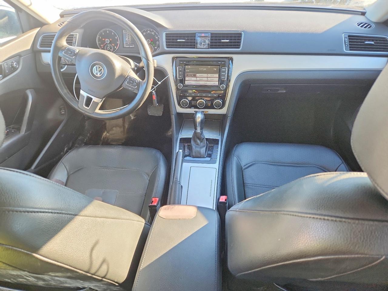 2012 VOLKSWAGEN Passat