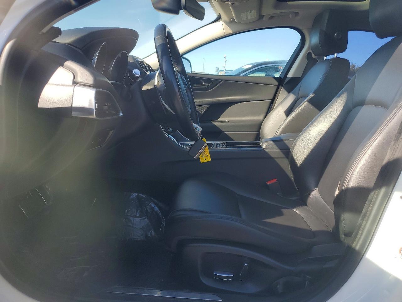 2019 JAGUAR XE