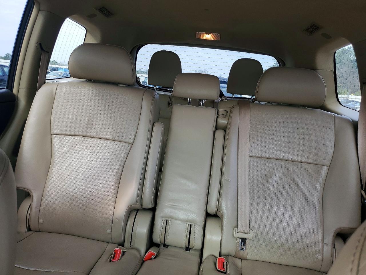 2011 TOYOTA HIGHLANDER