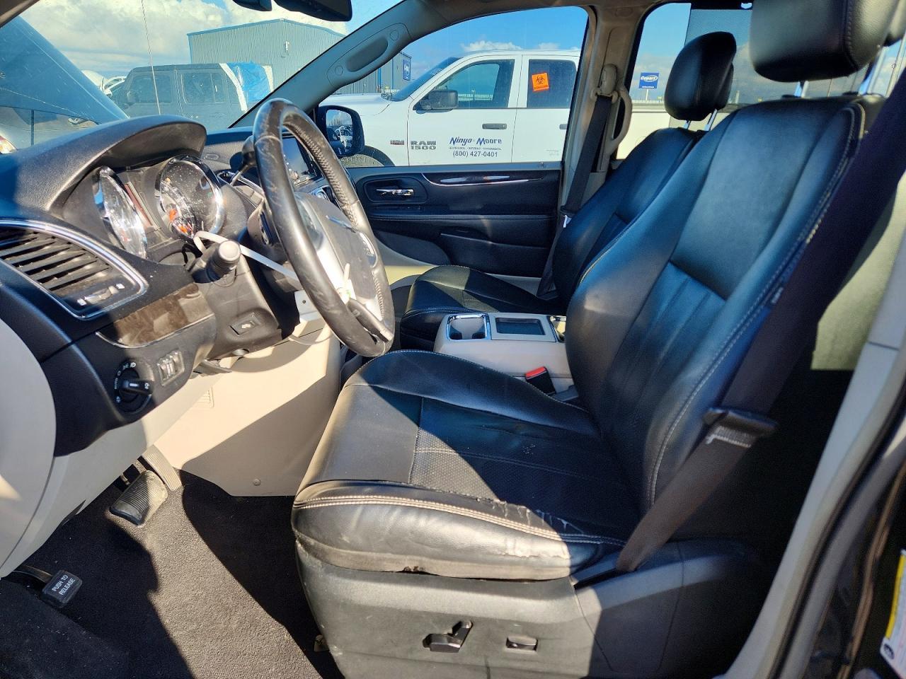 2012 CHRYSLER Town & Country