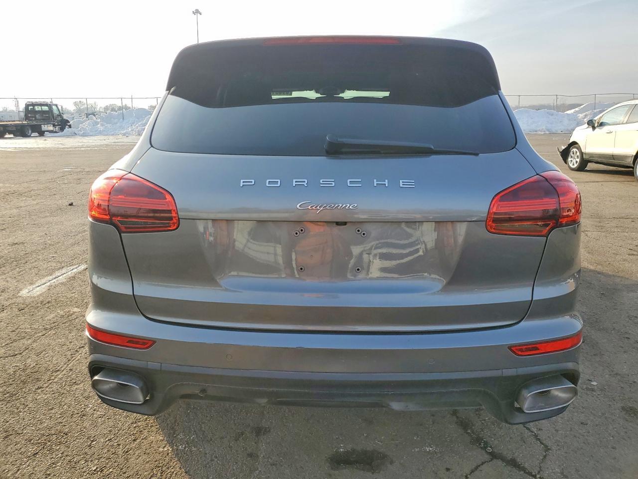 2017 PORSCHE CAYENNE