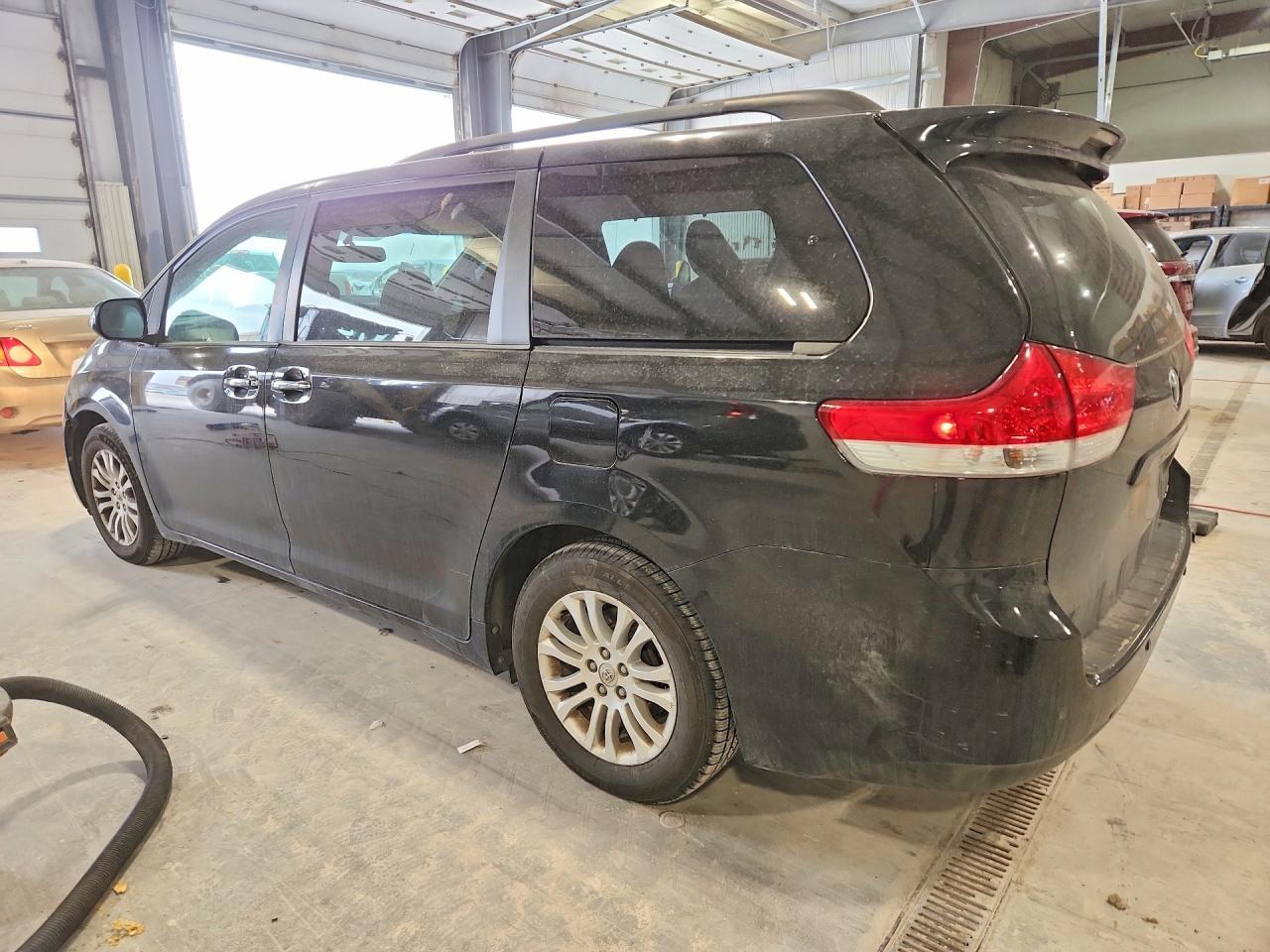 2014 TOYOTA SIENNA