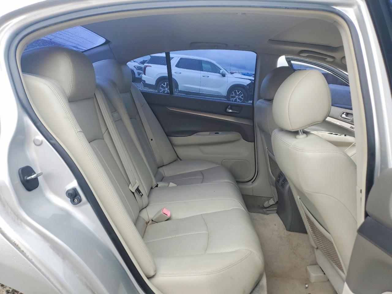 2011 INFINITI G37