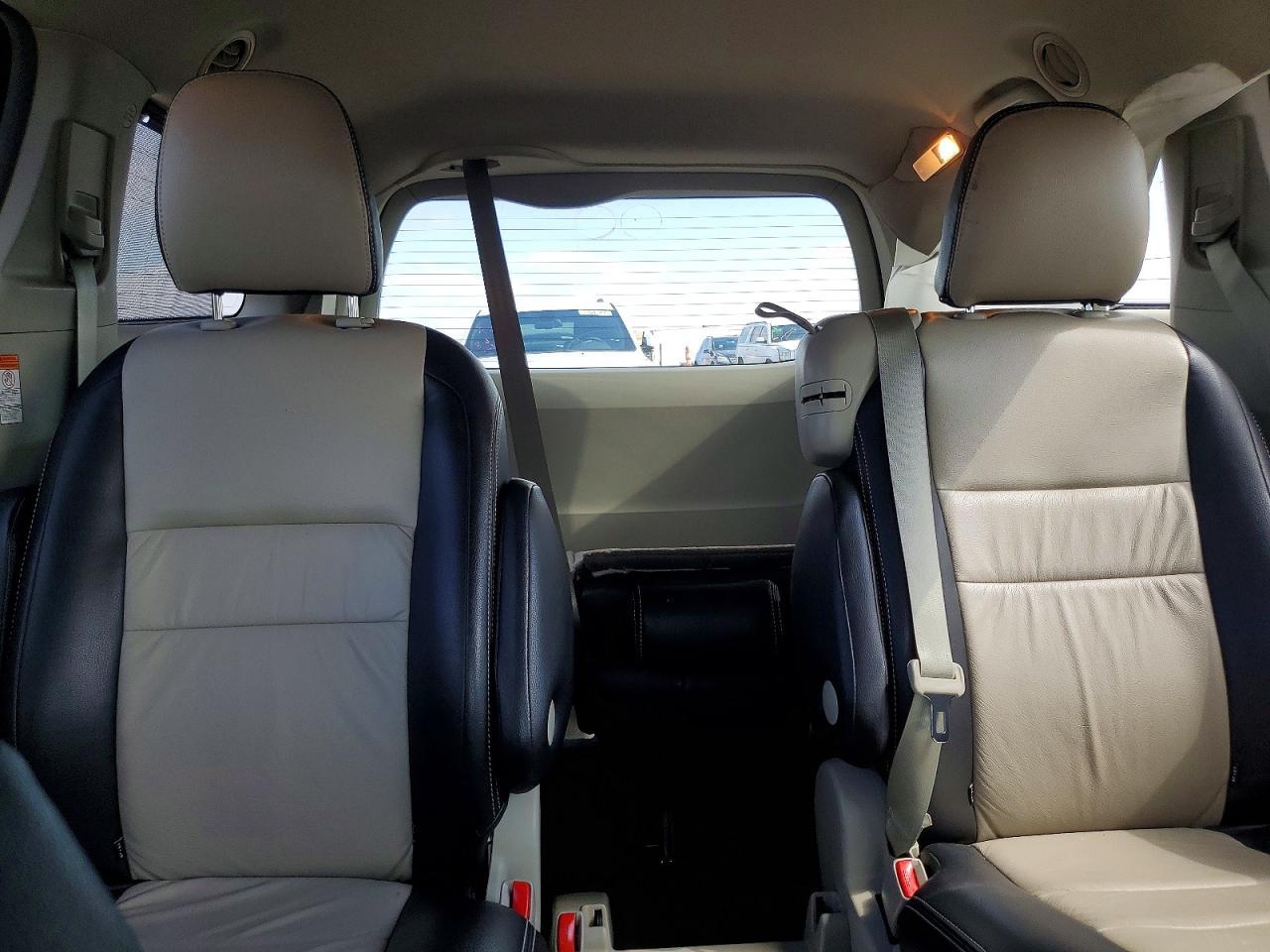 2016 TOYOTA SIENNA