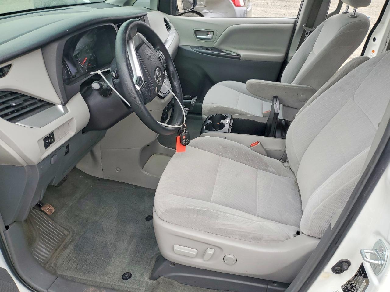 2016 TOYOTA SIENNA