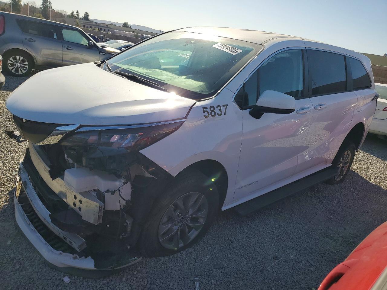 2024 TOYOTA SIENNA