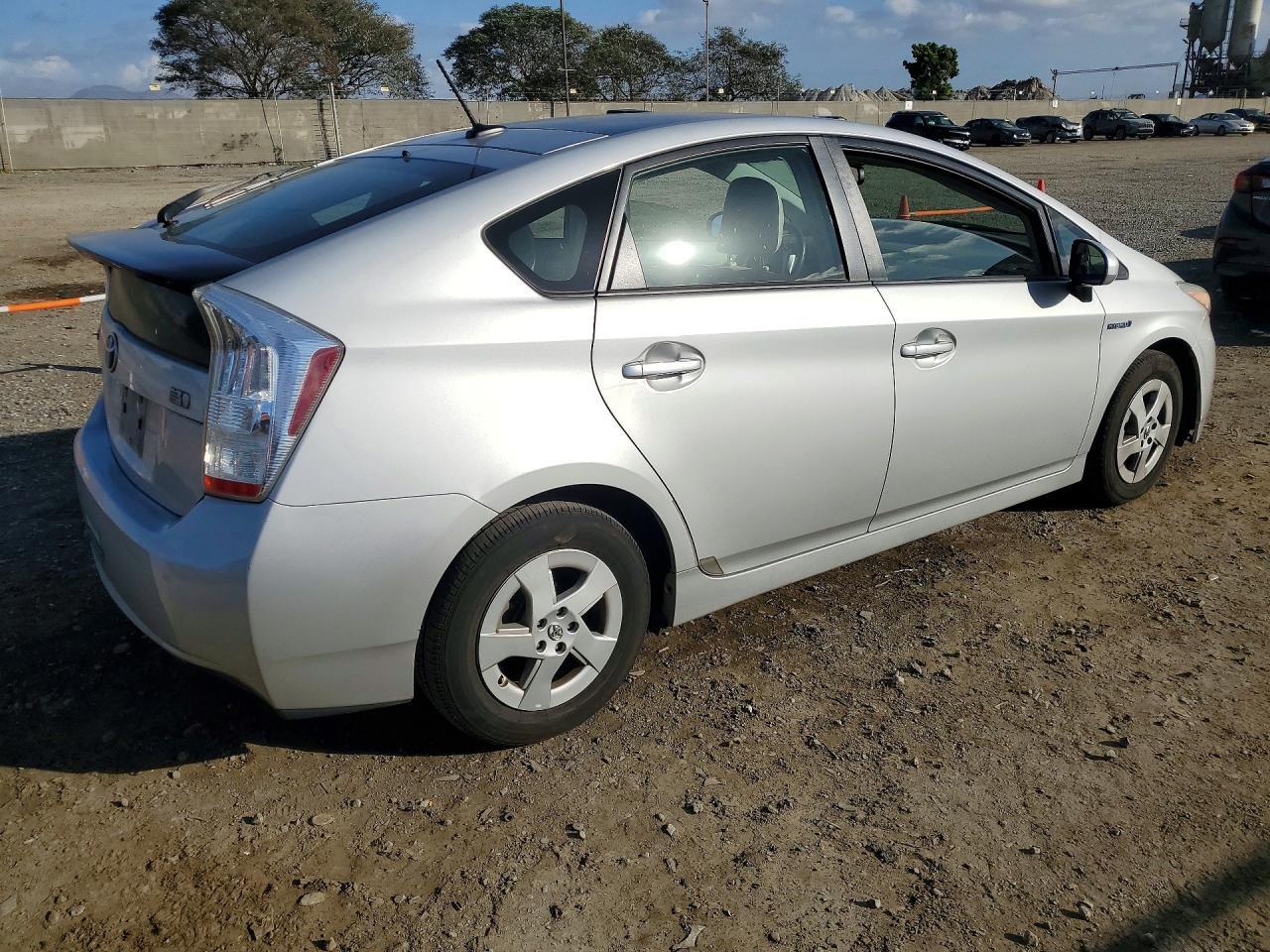 2011 TOYOTA PRIUS