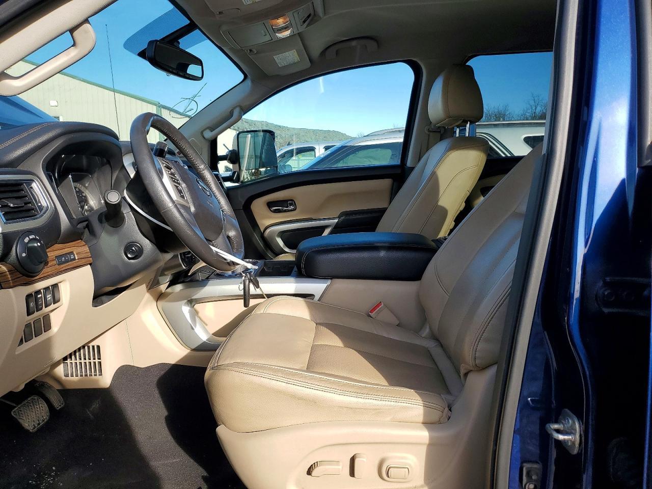 2016 NISSAN Titan
