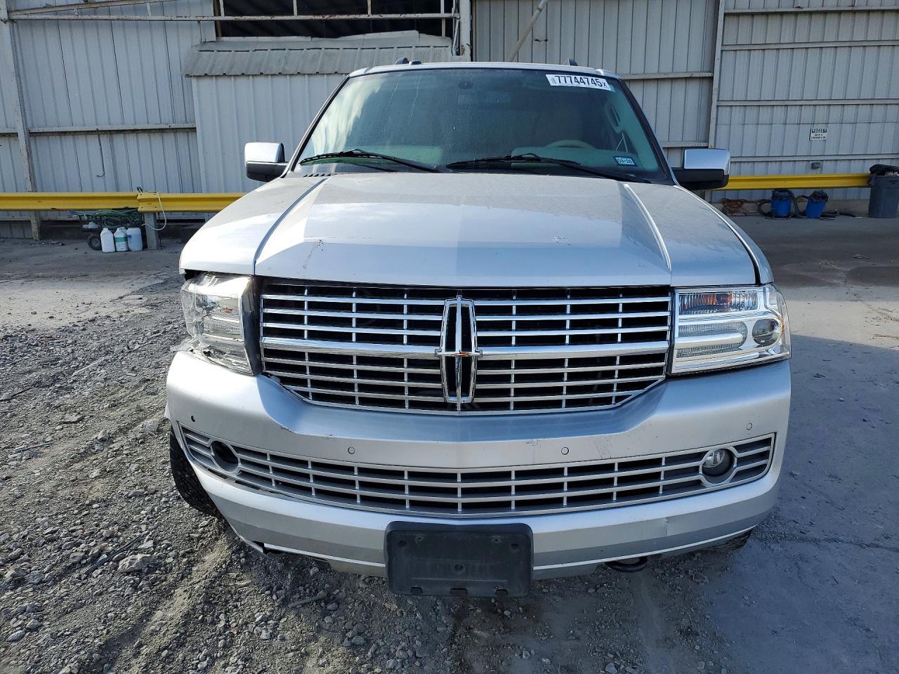 2013 Lincoln Townhouse Navigator