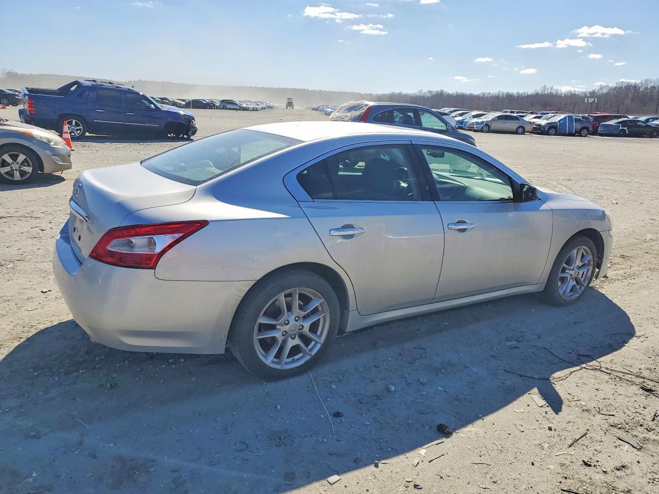 2009 NISSAN Maxima