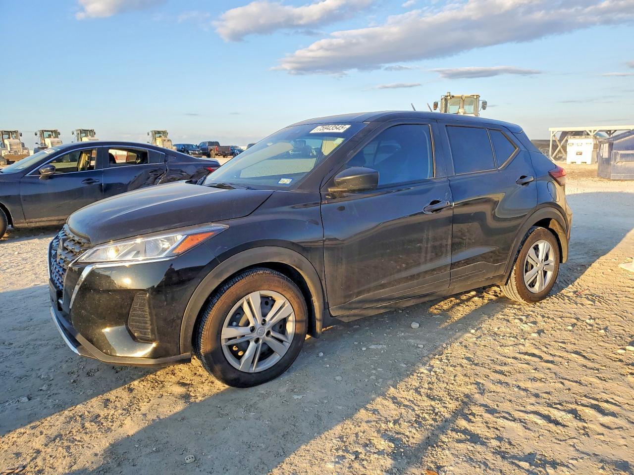 2025 NISSAN KICKS
