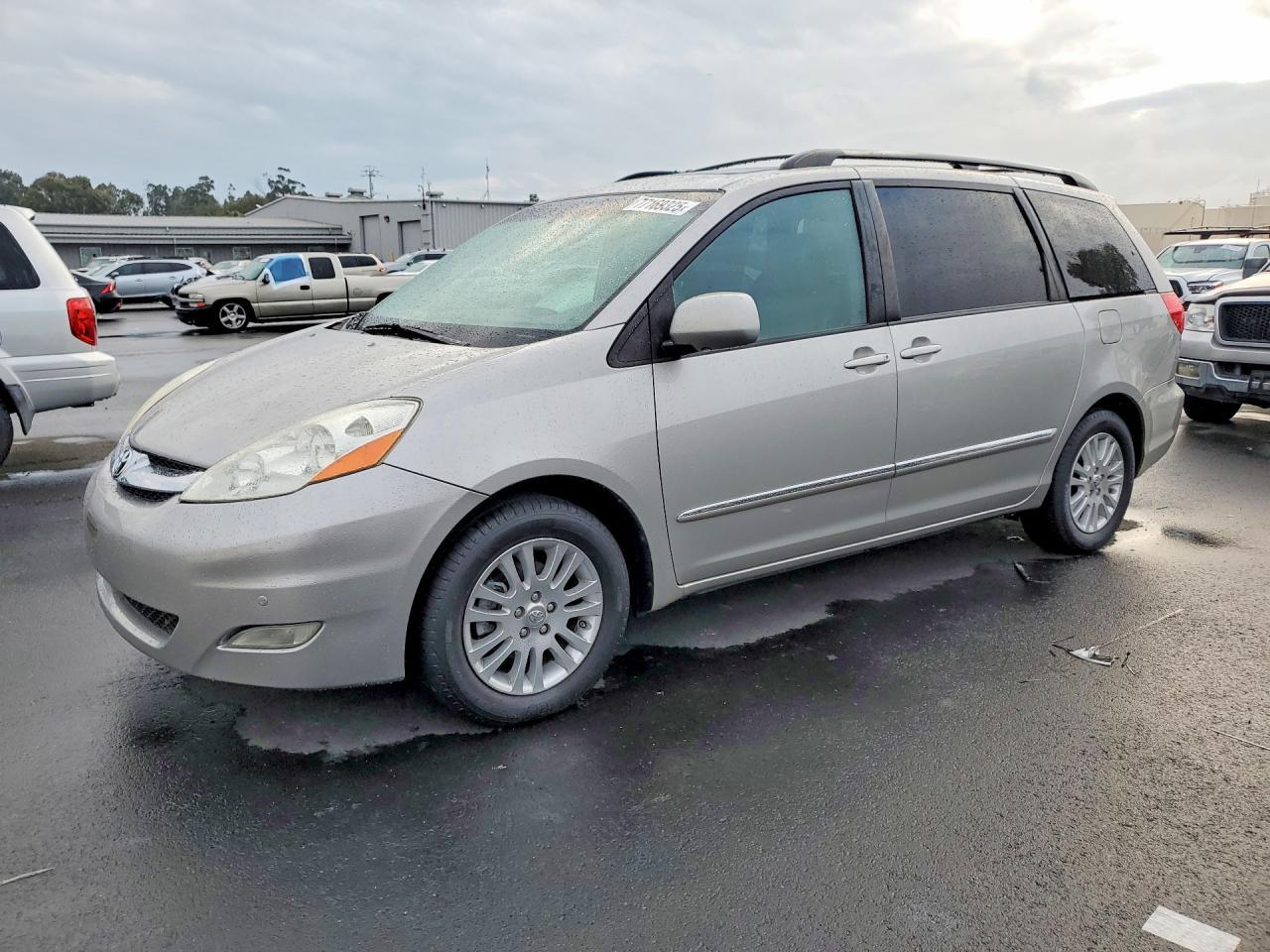 2010 TOYOTA SIENNA