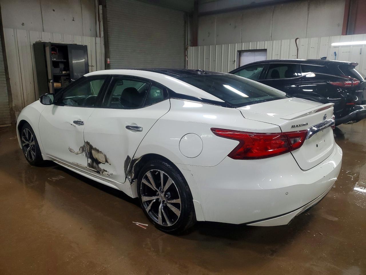 2017 NISSAN Maxima