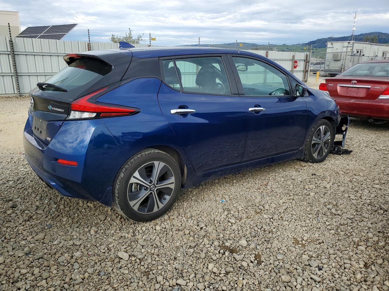 2021 NISSAN LEAF