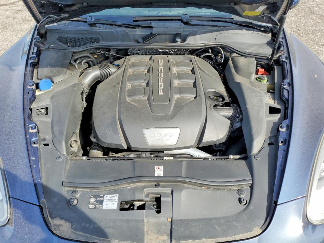2014 PORSCHE CAYENNE