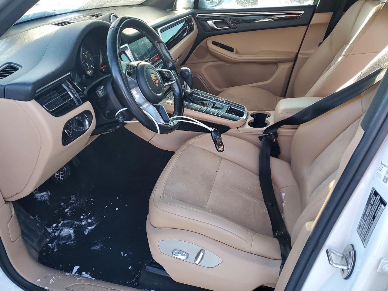 2020 PORSCHE Macan