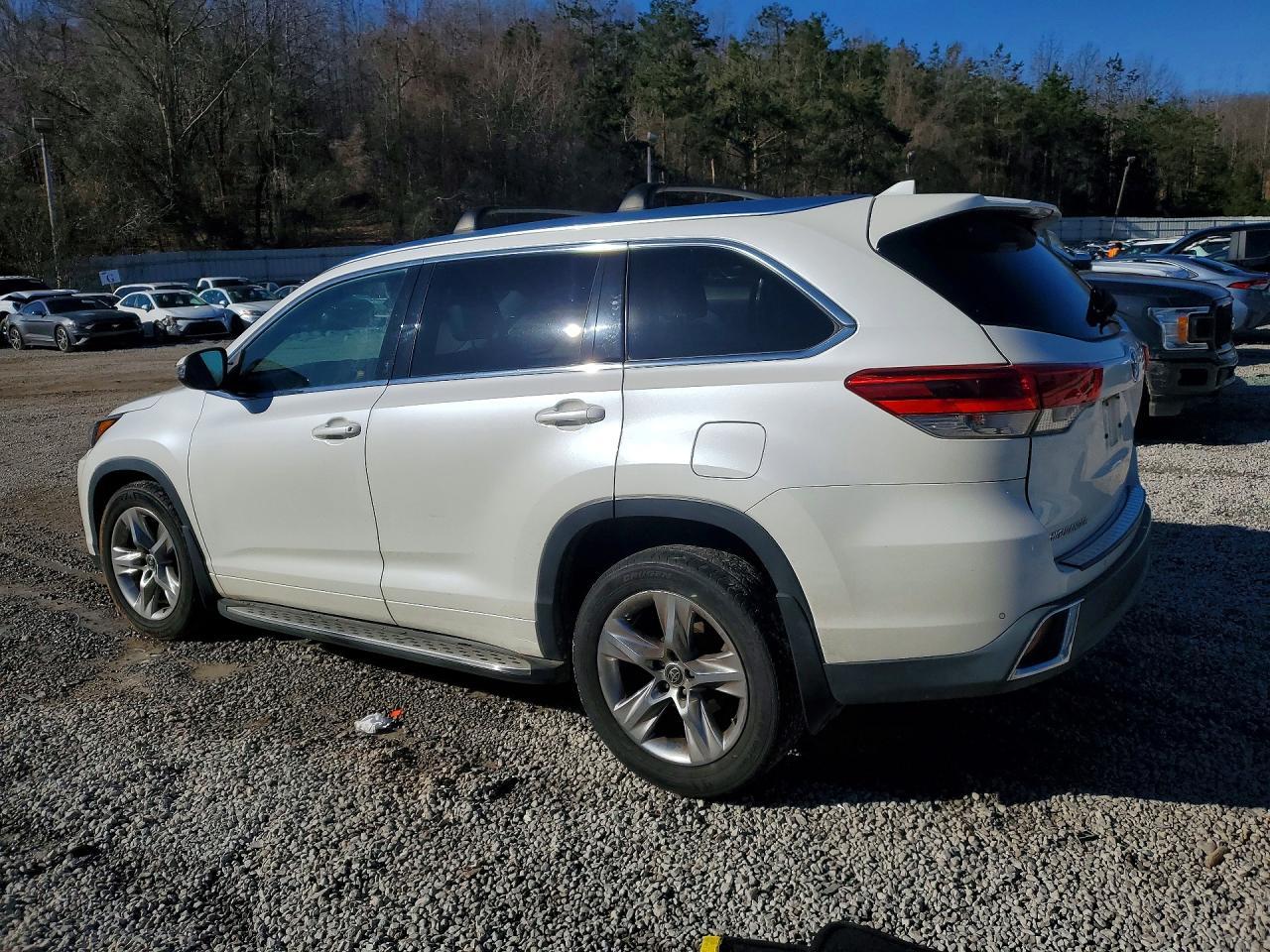 2017 TOYOTA HIGHLANDER