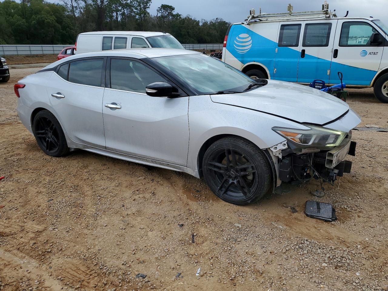 2017 NISSAN Maxima