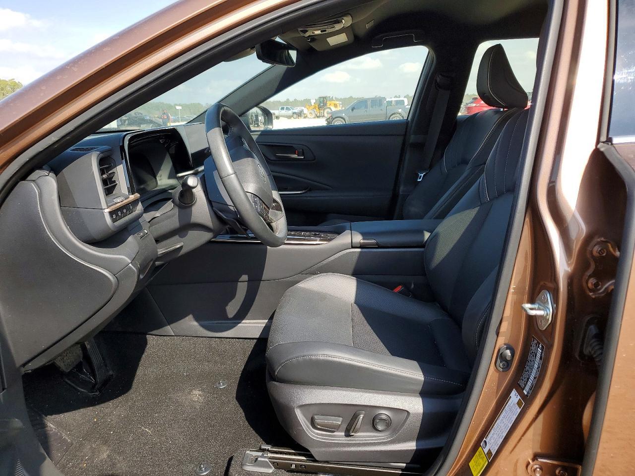 2025 TOYOTA Crown