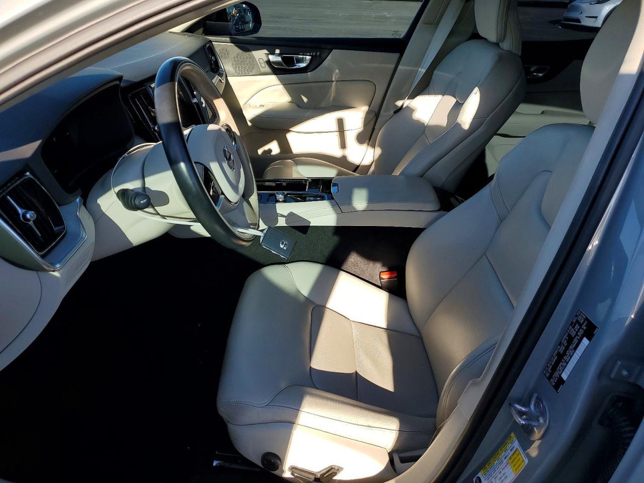 2024 VOLVO S60
