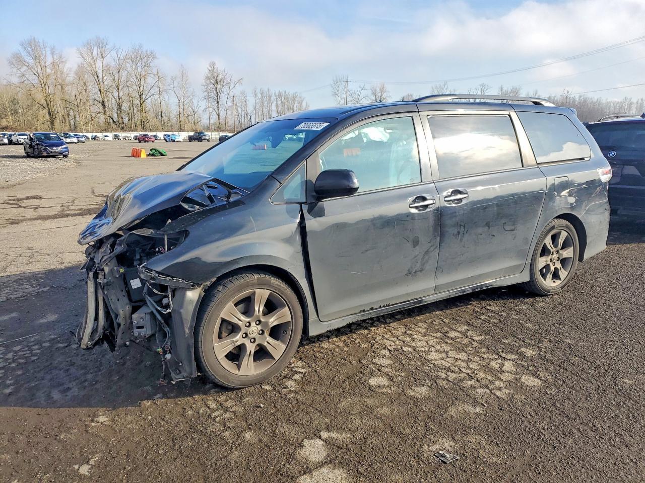 2016 TOYOTA SIENNA