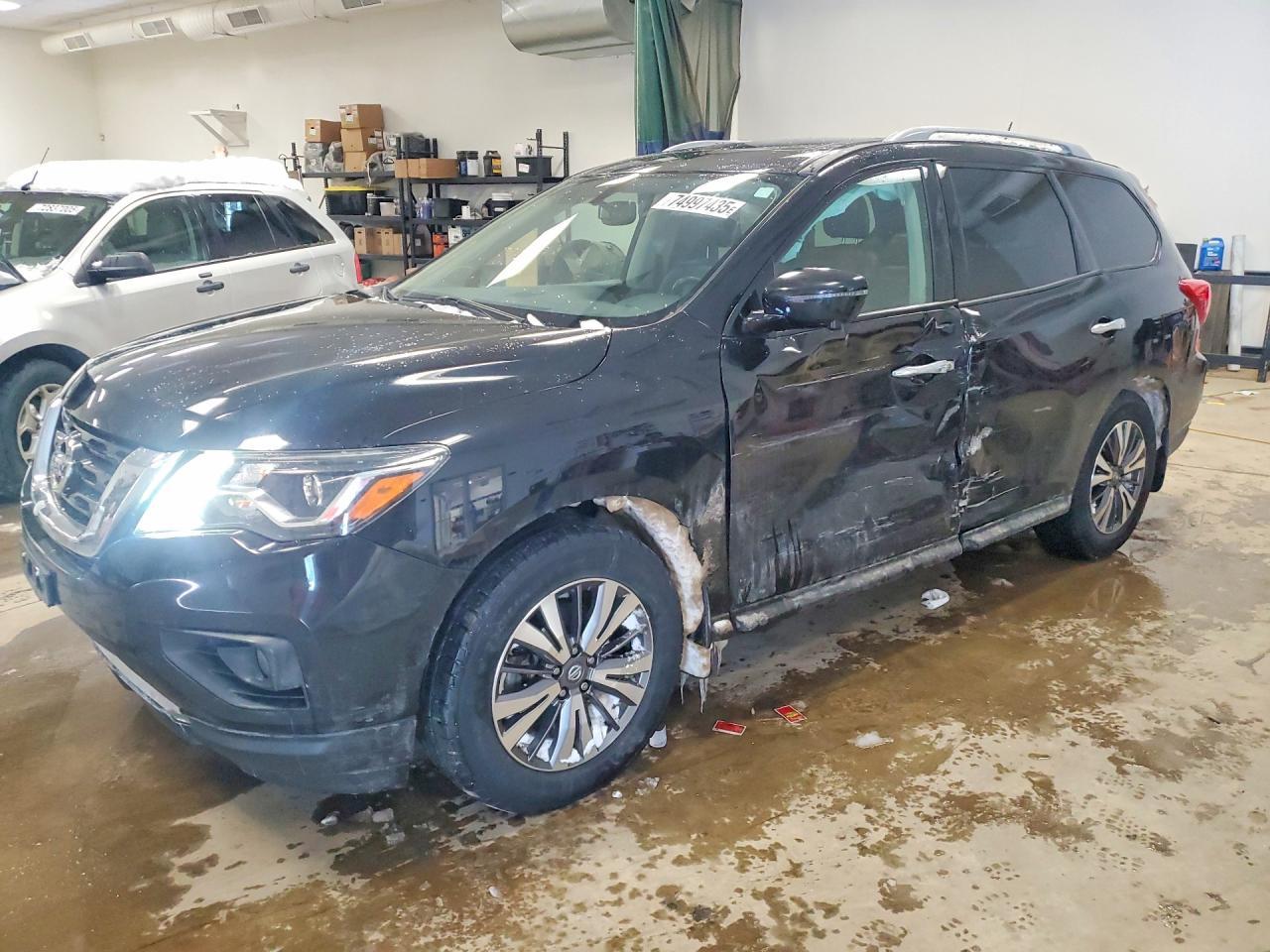 2017 NISSAN PATHFINDER
