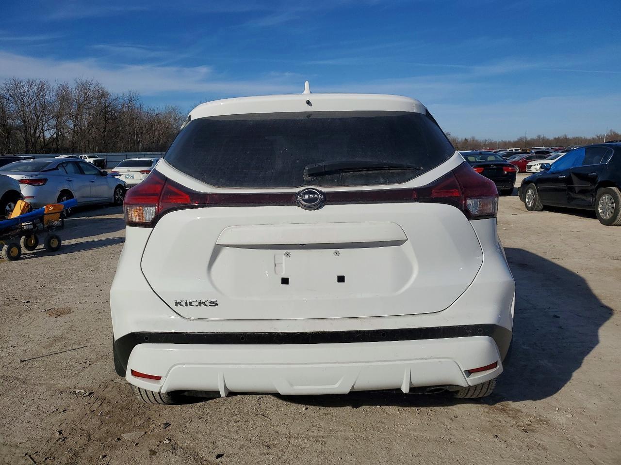 2024 NISSAN KICKS